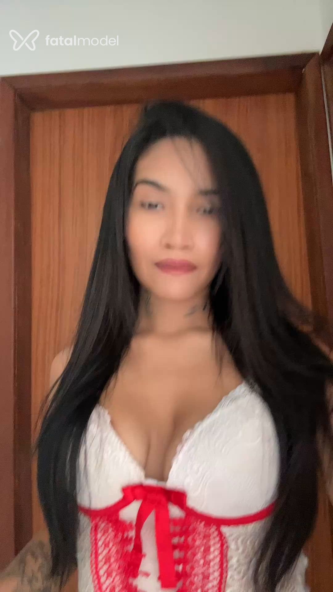 Acompanhante mulher morena (o) de olhos pretos - Mia