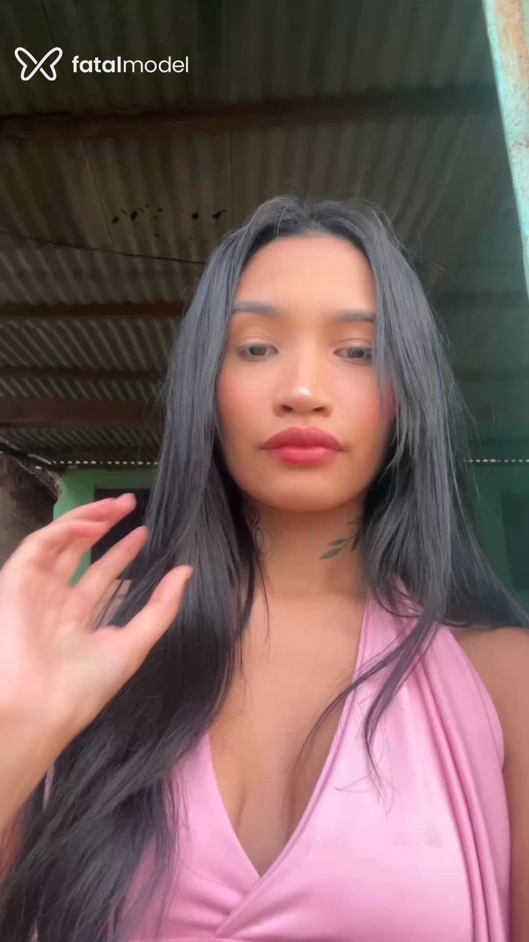 Acompanhante mulher morena (o) de olhos pretos - Mia