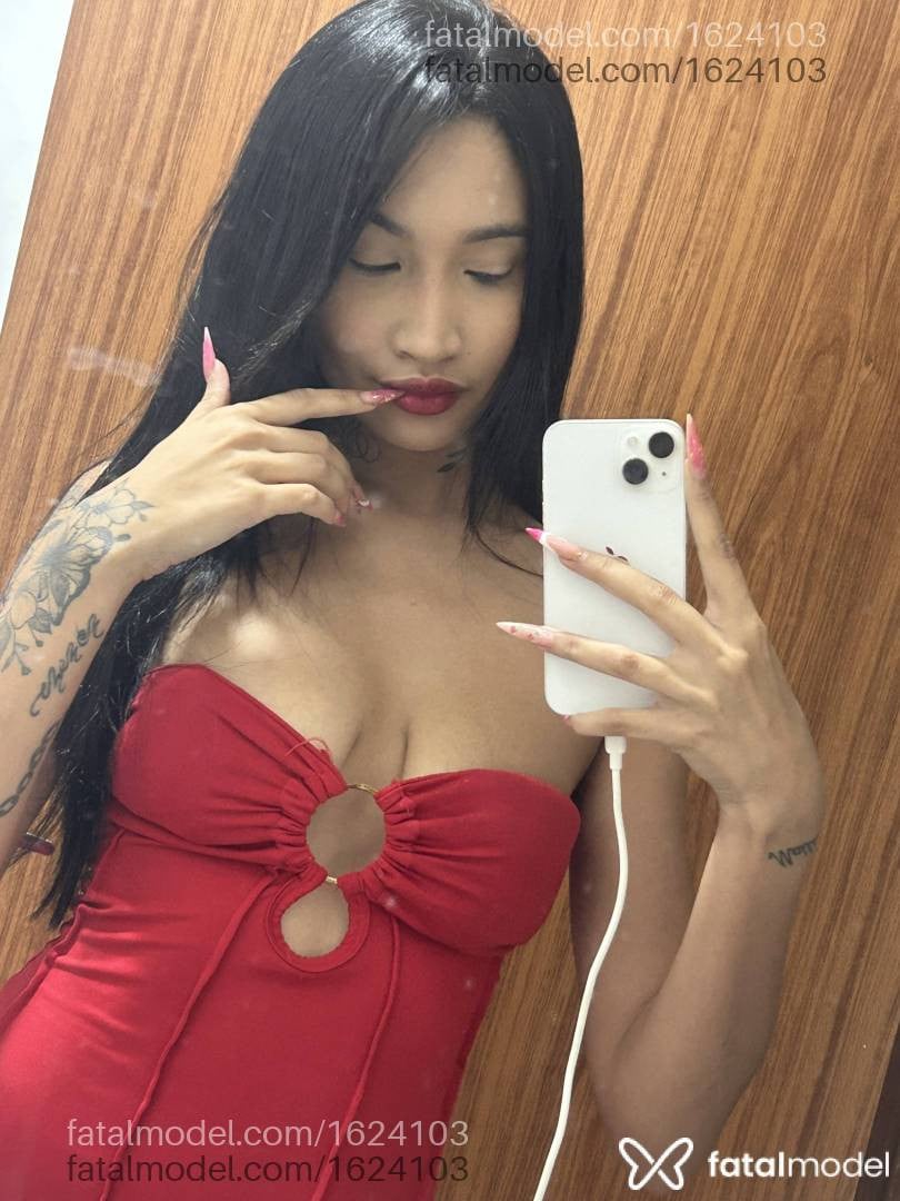 Acompanhante mulher morena (o) de olhos pretos - Mia
