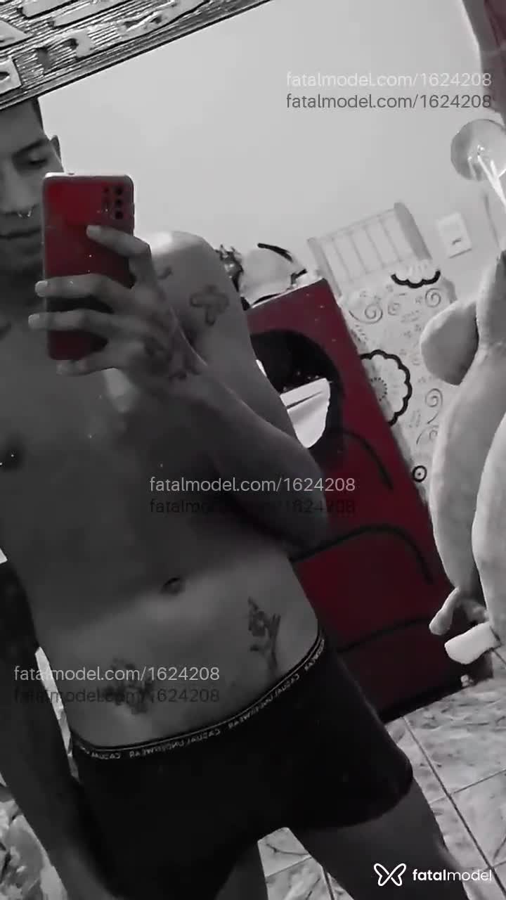 Acompanhante homem morena (o) de olhos pretos em Virtual - Louis