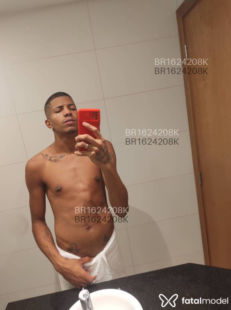 Acompanhante homem morena (o) de olhos pretos em Virtual - Louis