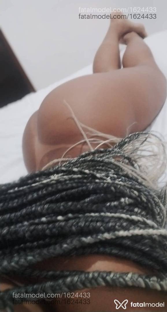 Acompanhante mulher morena (o) de olhos castanhos - Preta