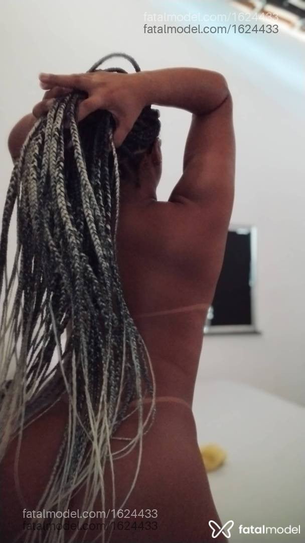 Acompanhante mulher morena (o) de olhos castanhos - Preta