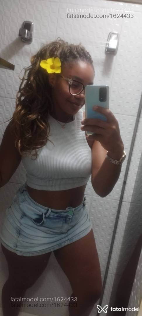 Acompanhante mulher morena (o) de olhos castanhos - Preta