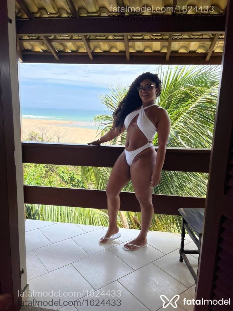 Acompanhante mulher morena (o) de olhos castanhos - Preta