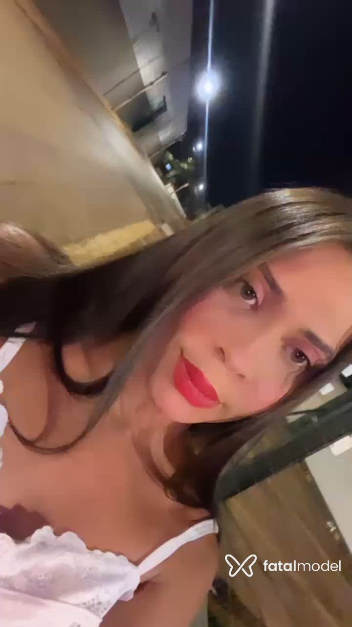 Acompanhante travesti com cabelo castanho de olhos verdes - Laryssa mel