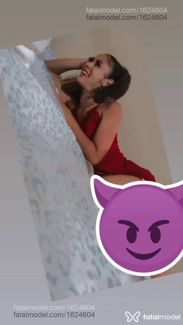 Acompanhante mulher com cabelo castanho de olhos castanhos - Cachiada Acompanhante mulher com cabelo castanho de olhos castanhos - Cachiada