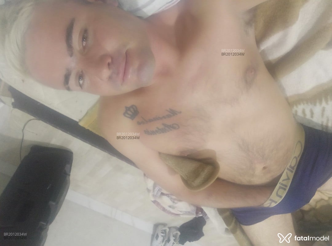Acompanhante homem loira (o) de olhos verdes em Curitiba Acompanhante homem loira (o) de olhos verdes em Curitiba - Vincenti