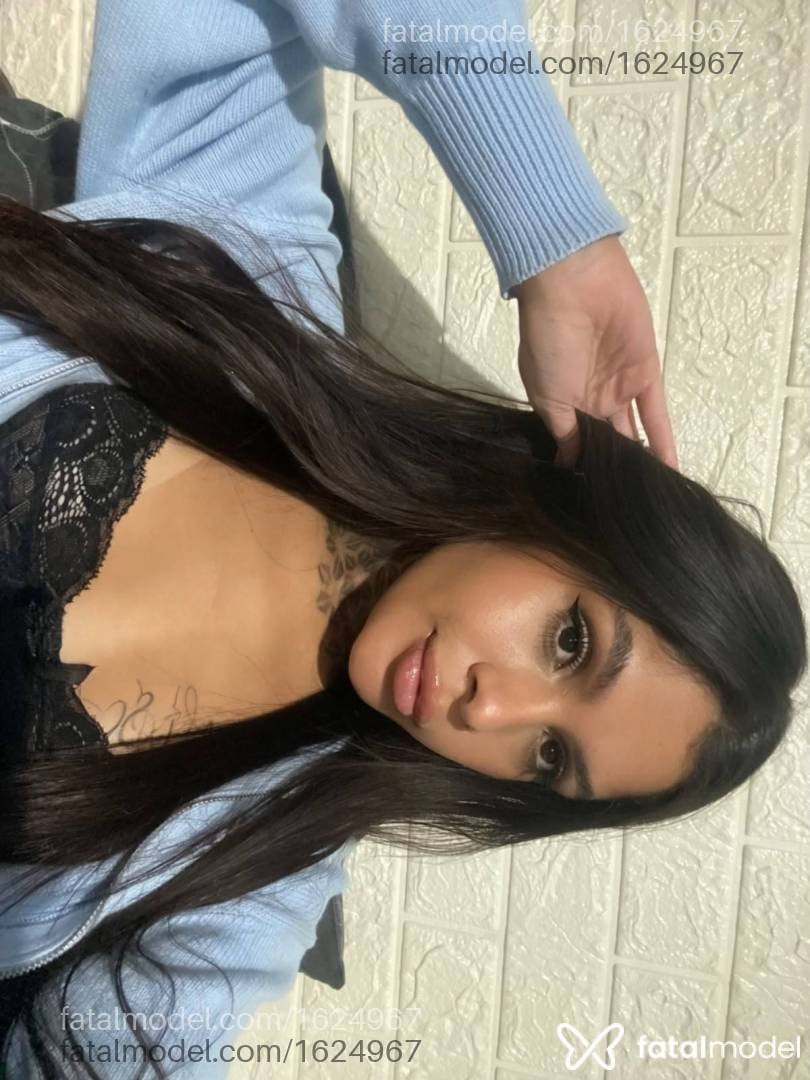 Acompanhante mulher com cabelo castanho de olhos castanhos - Stella