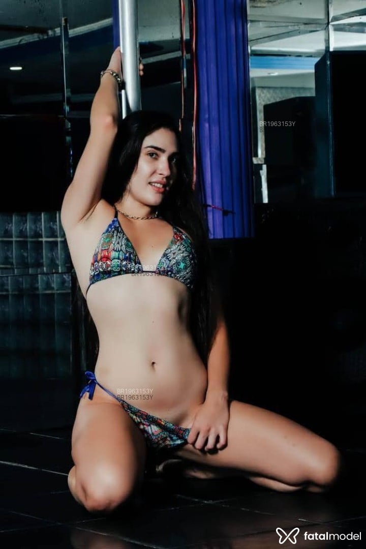 Acompanhante mulher com cabelo castanho de olhos verdes em São Paulo - Claudinha