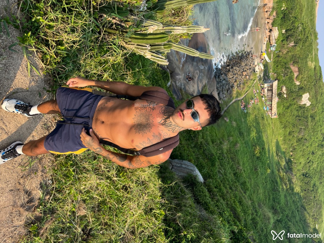 Acompanhante homem com cabelo castanho de olhos castanhos em Virtual - Bruno Dos Anjos