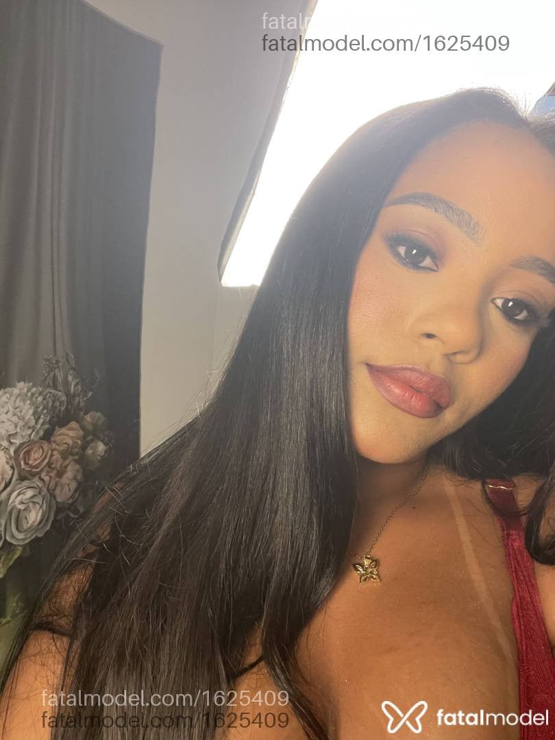 Acompanhante mulher morena (o) de olhos pretos - Paty