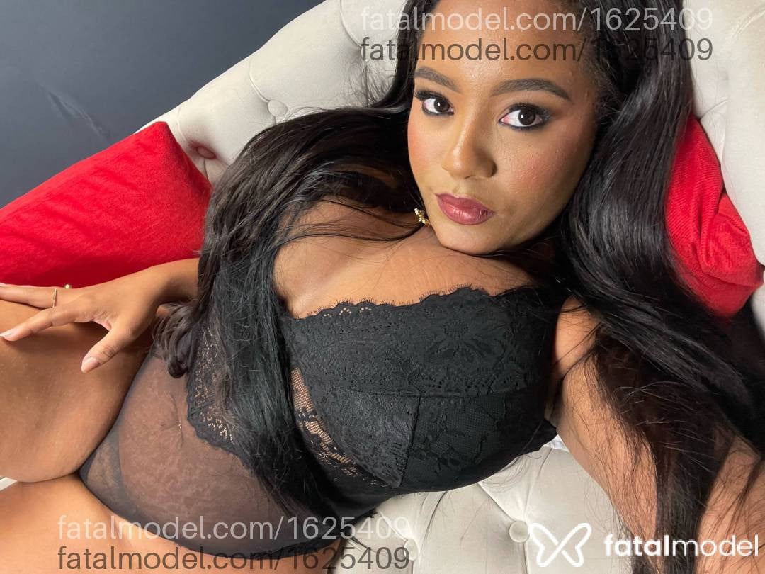 Acompanhante mulher morena (o) de olhos pretos - Paty