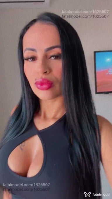 Acompanhante mulher morena (o) de olhos castanhos - Valentina Acompanhante mulher morena (o) de olhos castanhos - Valentina