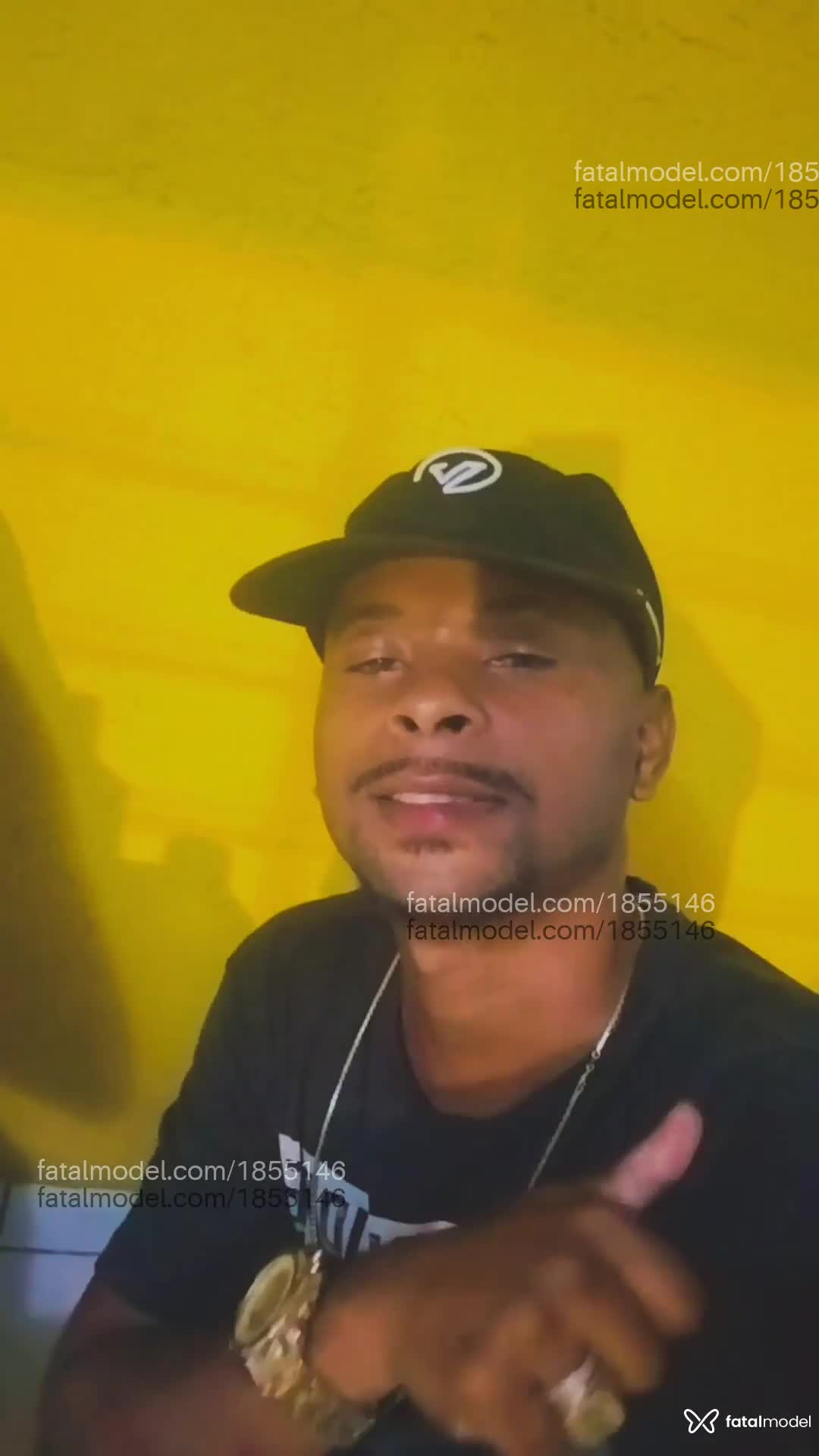 Acompanhante homem com cabelo castanho de olhos mel - Silva Acompanhante homem com cabelo castanho de olhos mel - Silva