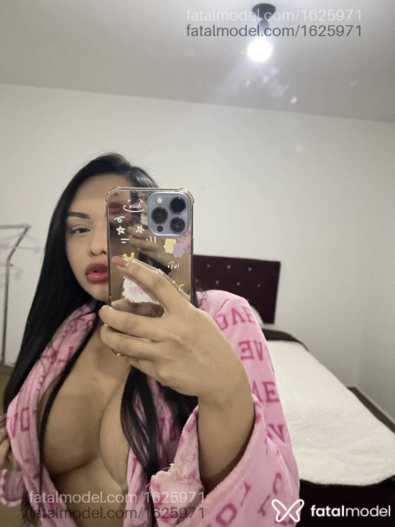Acompanhante mulher com cabelo castanho de olhos castanhos em Curitiba - Mariana Almeida