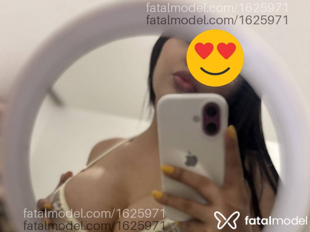 Acompanhante mulher com cabelo castanho de olhos castanhos em Curitiba - Mariana Almeida