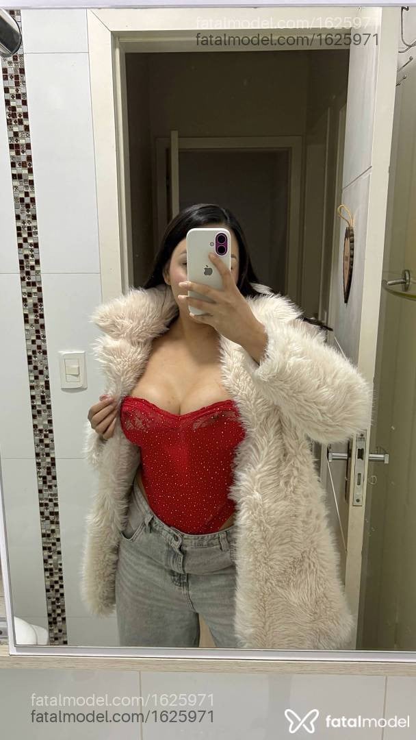 Acompanhante mulher com cabelo castanho de olhos castanhos em Curitiba - Mariana Almeida