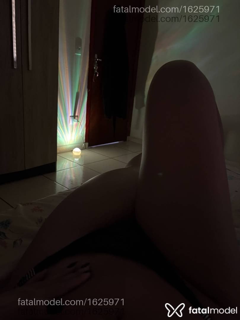 Acompanhante mulher com cabelo castanho de olhos castanhos - Mariana Almeida