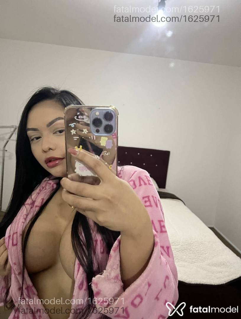 Acompanhante mulher com cabelo castanho de olhos castanhos em Curitiba - Mariana Almeida