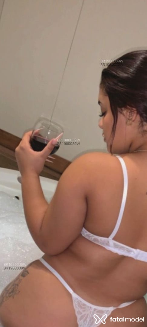 Acompanhante mulher ruiva (o) de olhos castanhos - Déborah Docin Acompanhante mulher ruiva (o) de olhos castanhos - Déborah Docin