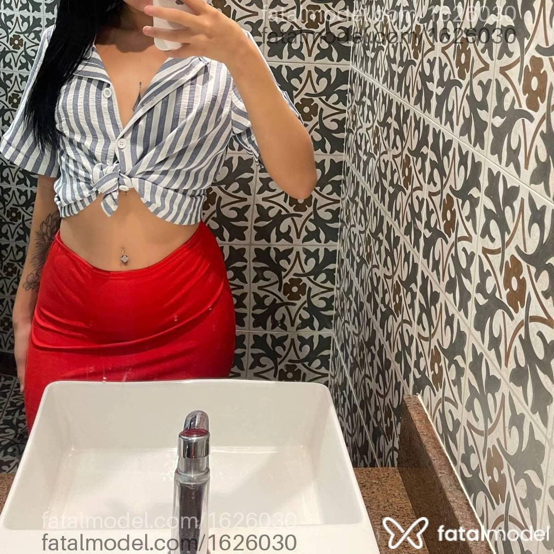 Acompanhante mulher morena (o) de olhos mel - Tokyo