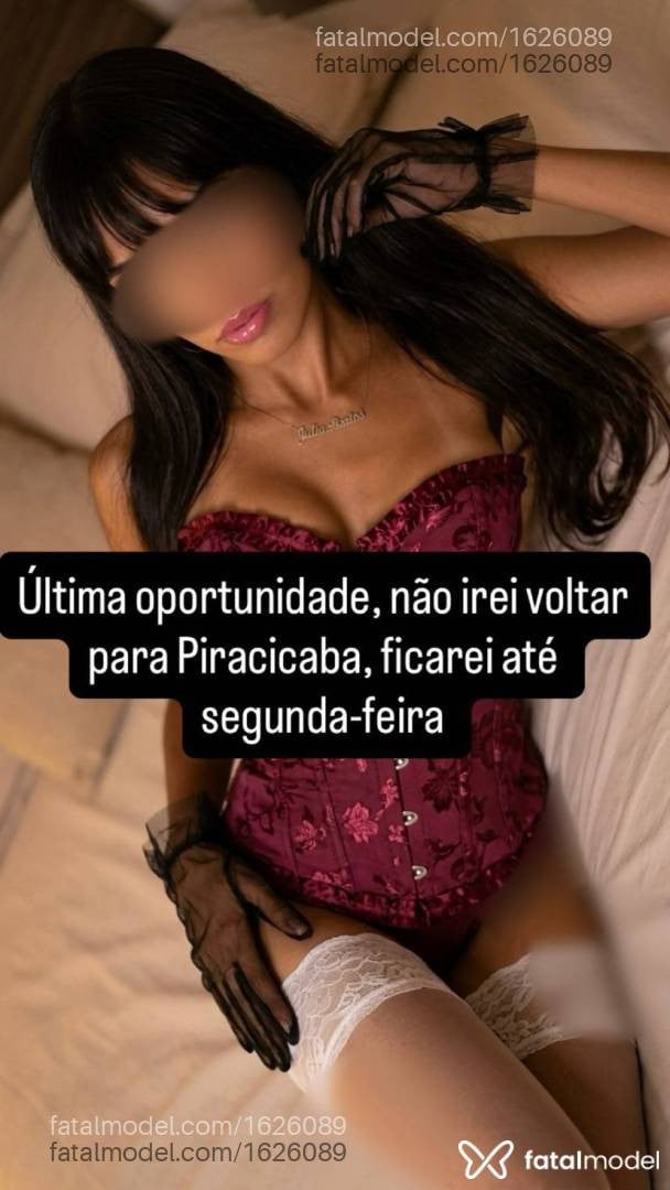 Acompanhante mulher com cabelo castanho de olhos castanhos - Júlia Bastos