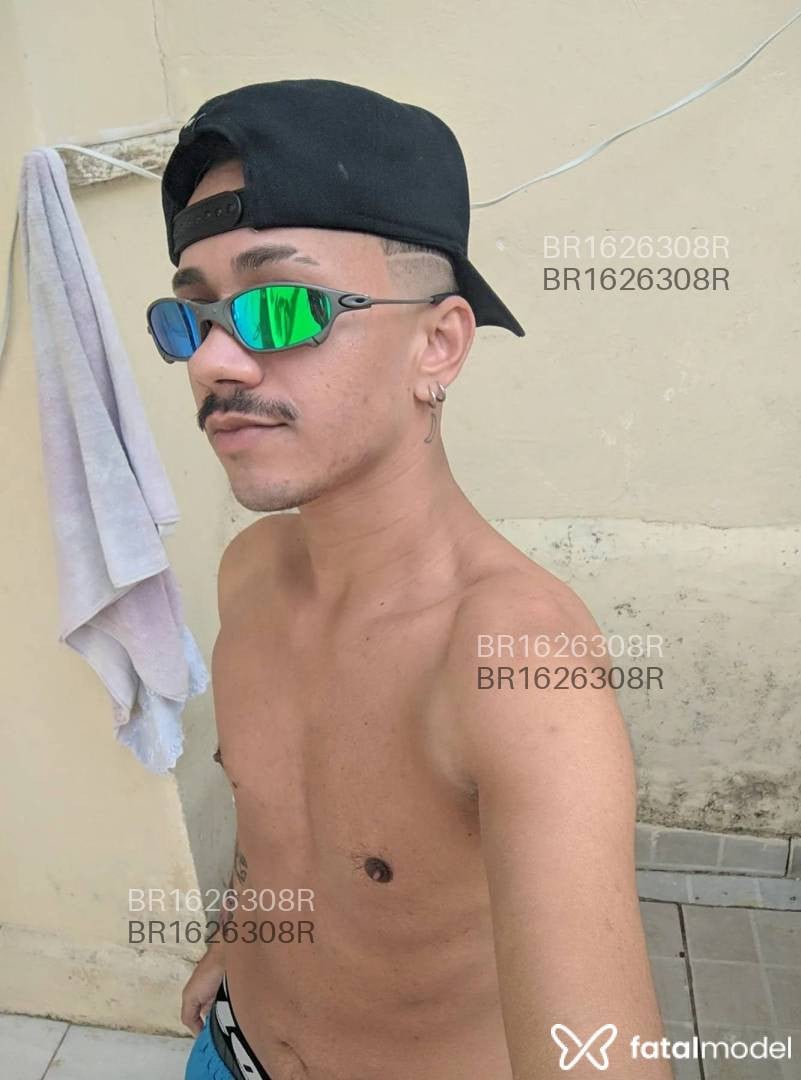 Acompanhante homem com cabelo castanho de olhos castanhos - Vinícius Gabriel Acompanhante homem com cabelo castanho de olhos castanhos - Vinícius Gabriel