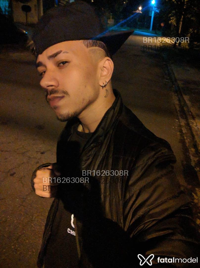Acompanhante homem com cabelo castanho de olhos castanhos - Vinícius Gabriel Acompanhante homem com cabelo castanho de olhos castanhos - Vinícius Gabriel