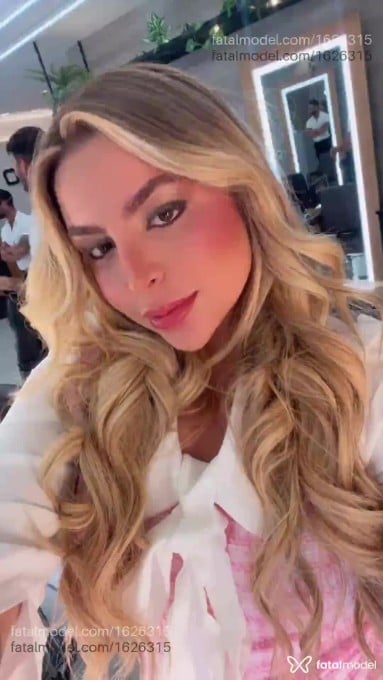 Acompanhante mulher loira (o) de olhos castanhos - Isabela ramos