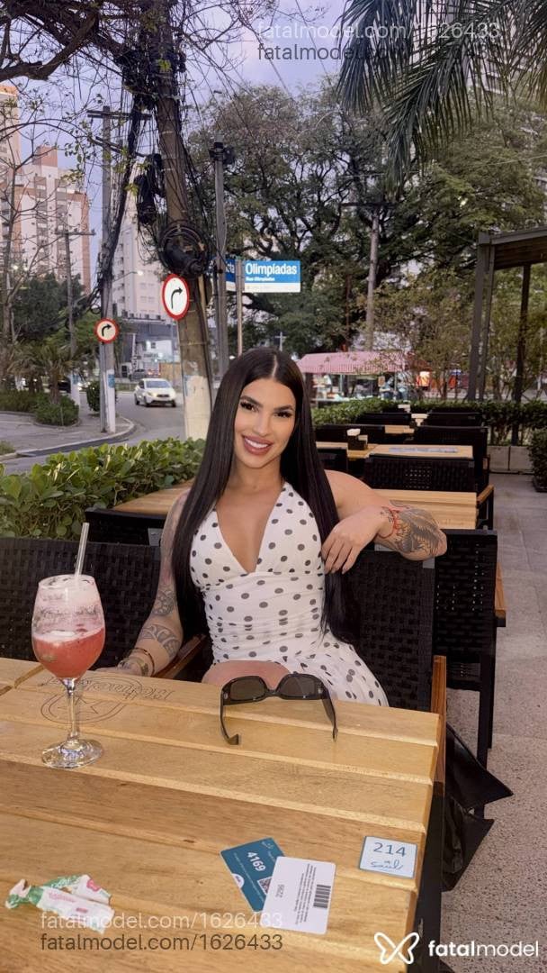 Acompanhante mulher com cabelo castanho de olhos pretos - Jade Bitencount