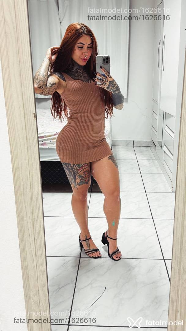 Acompanhante mulher com cabelo colorido de olhos castanhos em Curitibanos - Ariel Alves