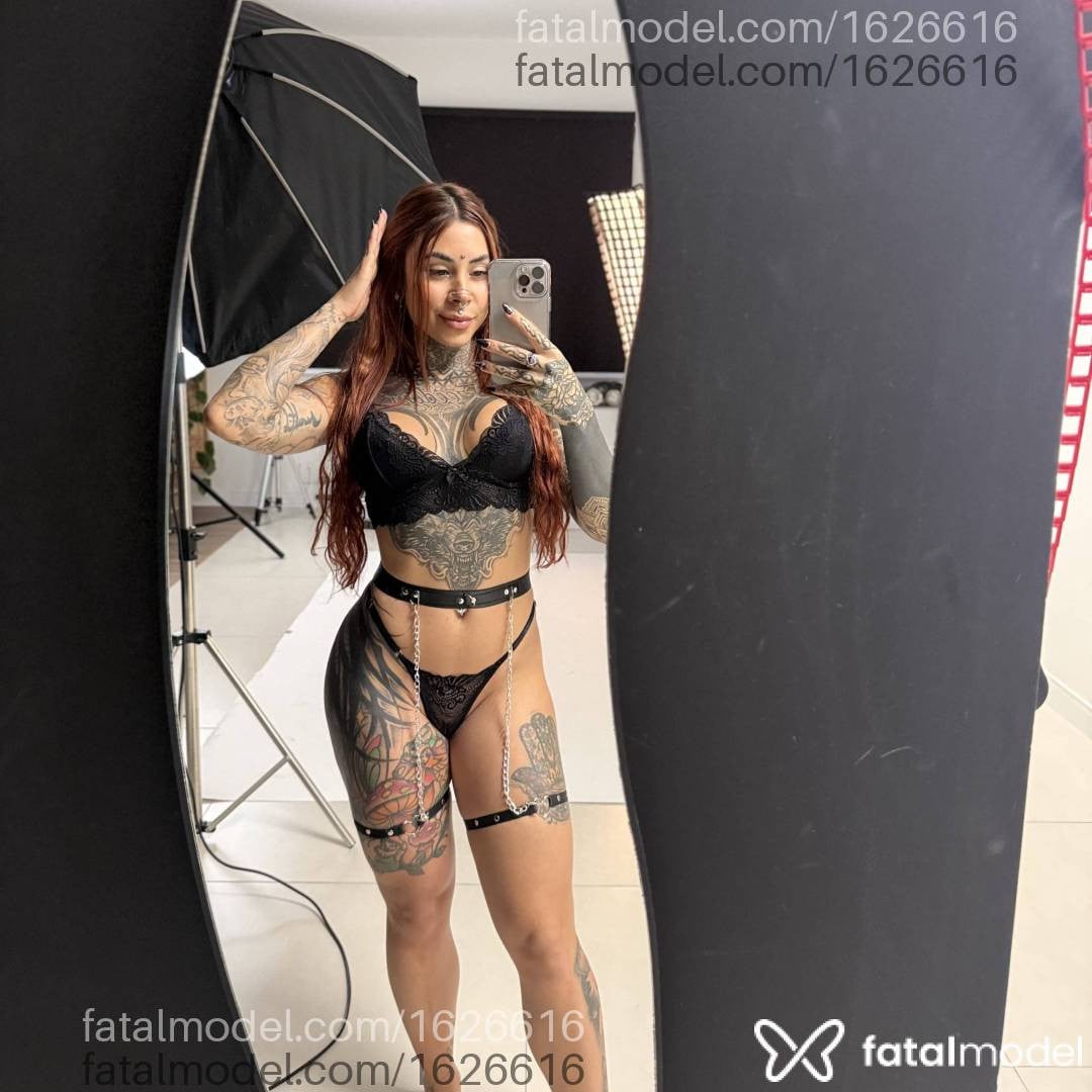 Acompanhante mulher com cabelo colorido de olhos castanhos em Blumenau - Ariel Alves
