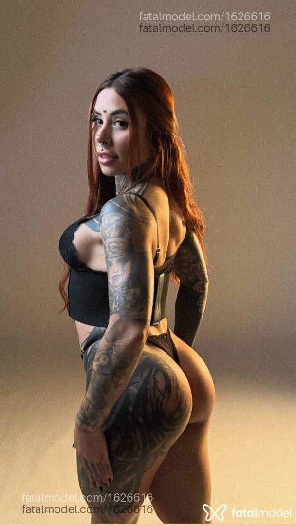 Acompanhante mulher com cabelo colorido de olhos castanhos em Blumenau - Ariel Alves