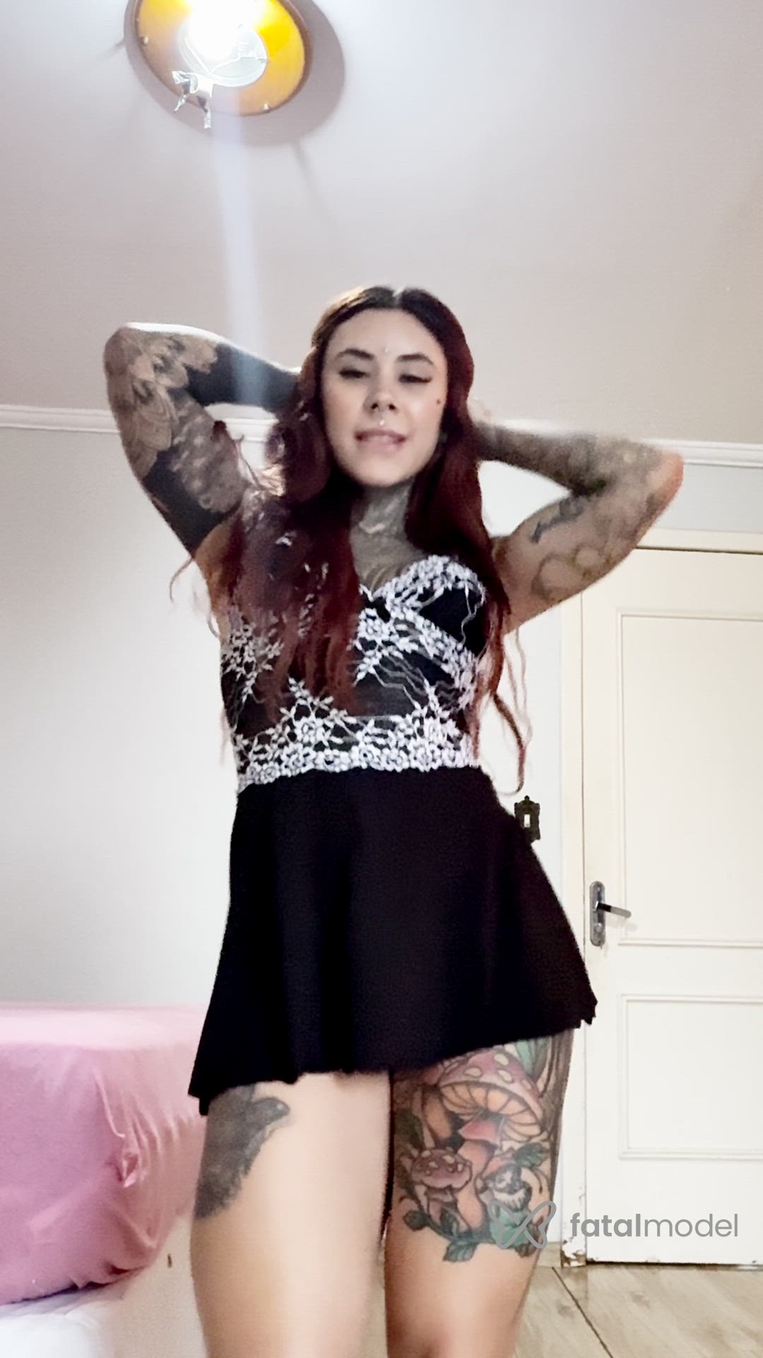 Acompanhante mulher ruiva (o) de olhos castanhos - Ariel Alves