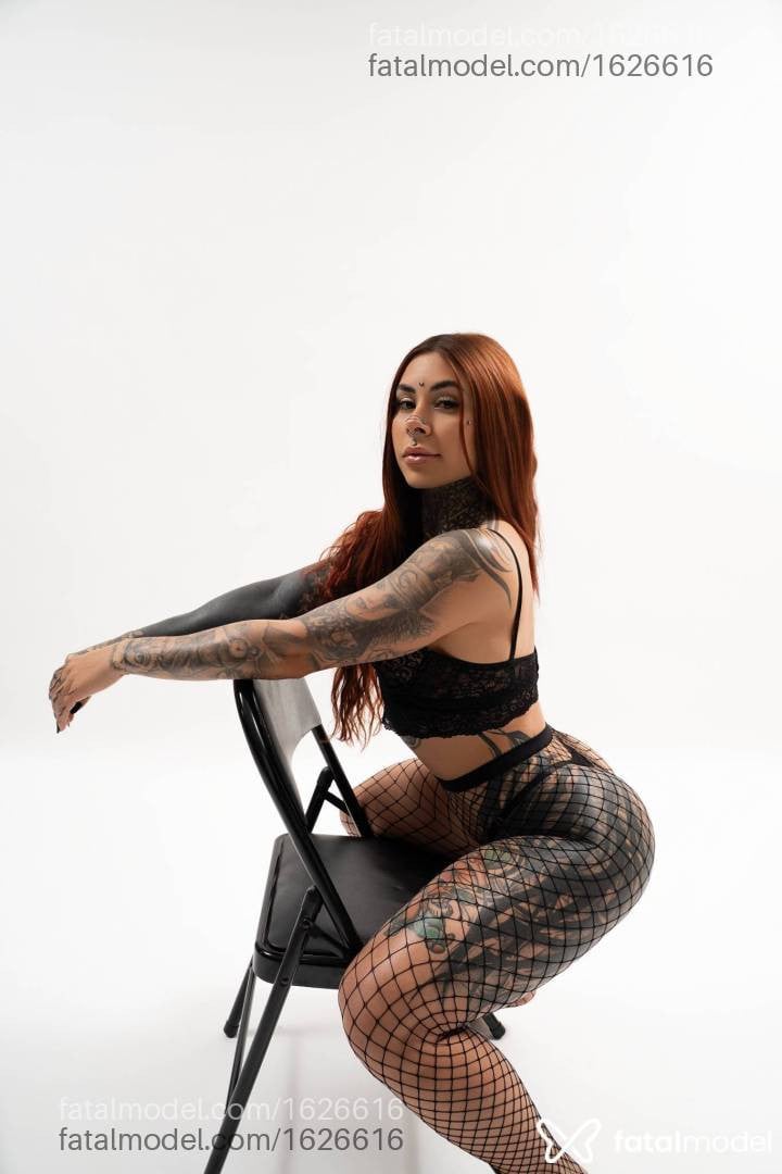 Acompanhante mulher com cabelo colorido de olhos castanhos em Curitibanos - Ariel Alves