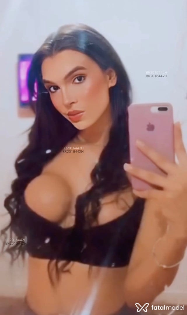 Acompanhante mulher trans morena (o) de olhos castanhos em São Paulo - Giúlia Schmutz