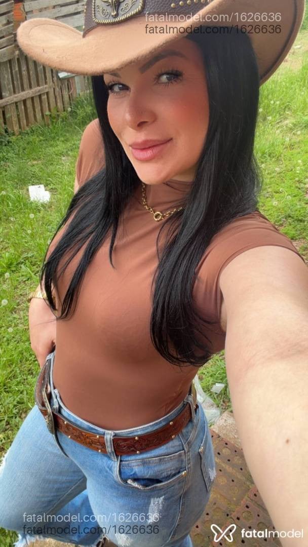 Acompanhante mulher morena (o) de olhos castanhos - Latifa