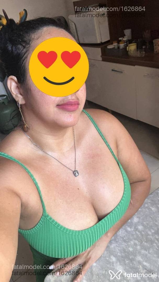 Acompanhante mulher com cabelo castanho de olhos pretos - Karoline Miller