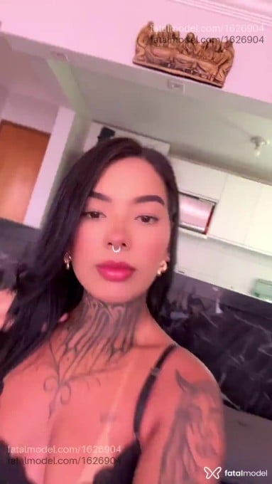 Acompanhante mulher morena (o) de olhos mel em Goiânia - Larah