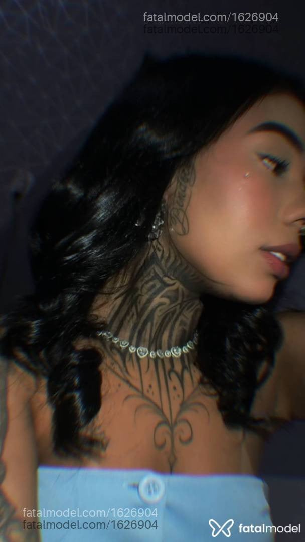 Acompanhante mulher com cabelo colorido de olhos mel - Larah