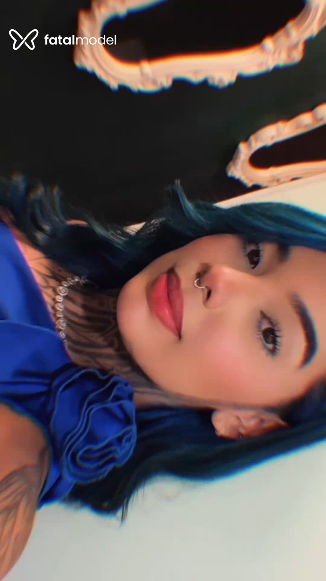 Acompanhante mulher com cabelo colorido de olhos mel - Larah Acompanhante mulher com cabelo colorido de olhos mel - Larah