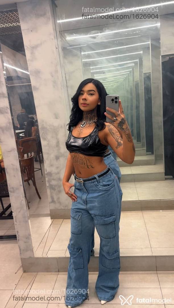 Acompanhante mulher morena (o) de olhos mel - Larah