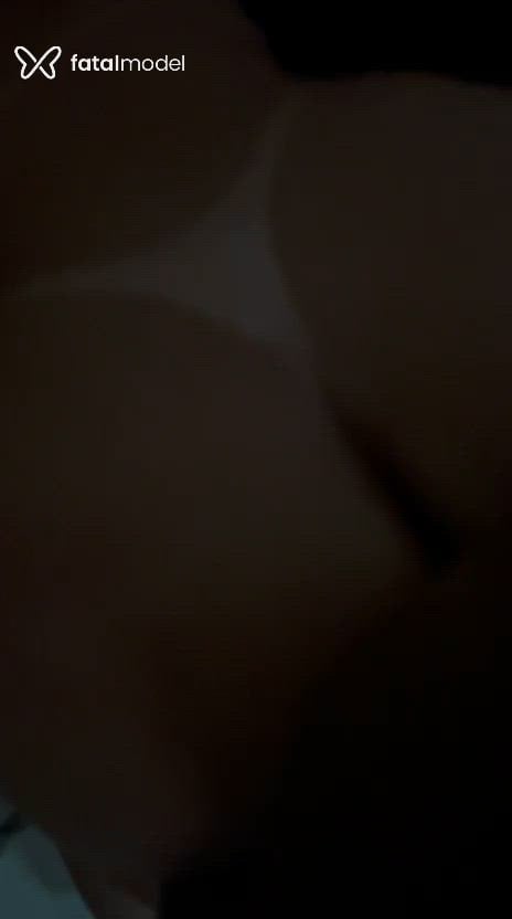 Acompanhante mulher loira (o) de olhos castanhos - ágata
