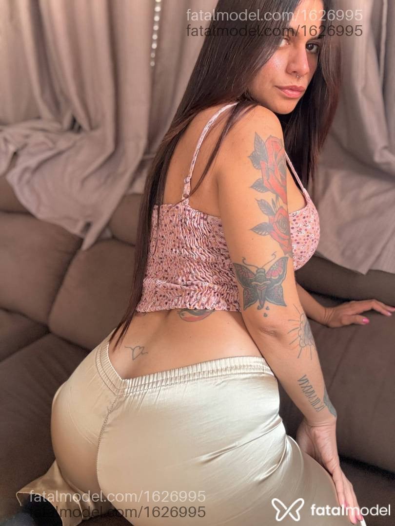 Acompanhante mulher com cabelo castanho de olhos castanhos - Maia Brito