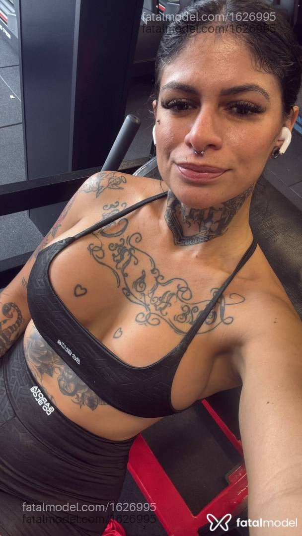 Acompanhante mulher com cabelo castanho de olhos castanhos - Maia Brito