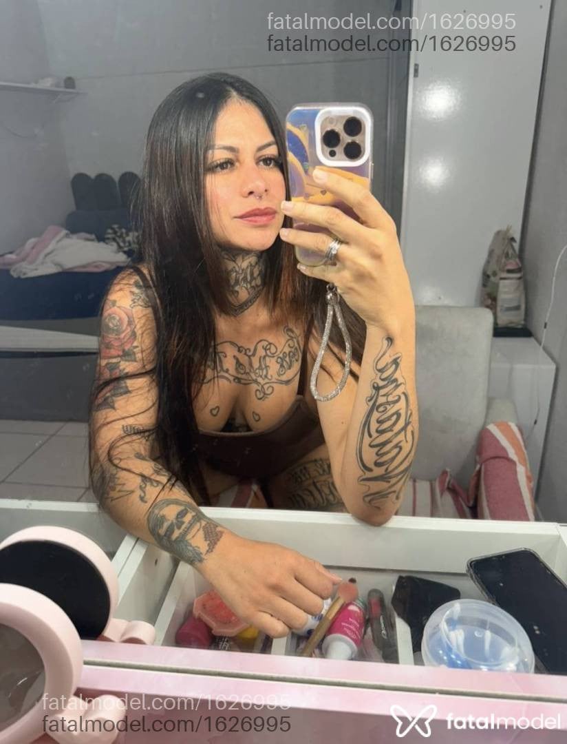 Acompanhante mulher com cabelo castanho de olhos castanhos - Maia Brito