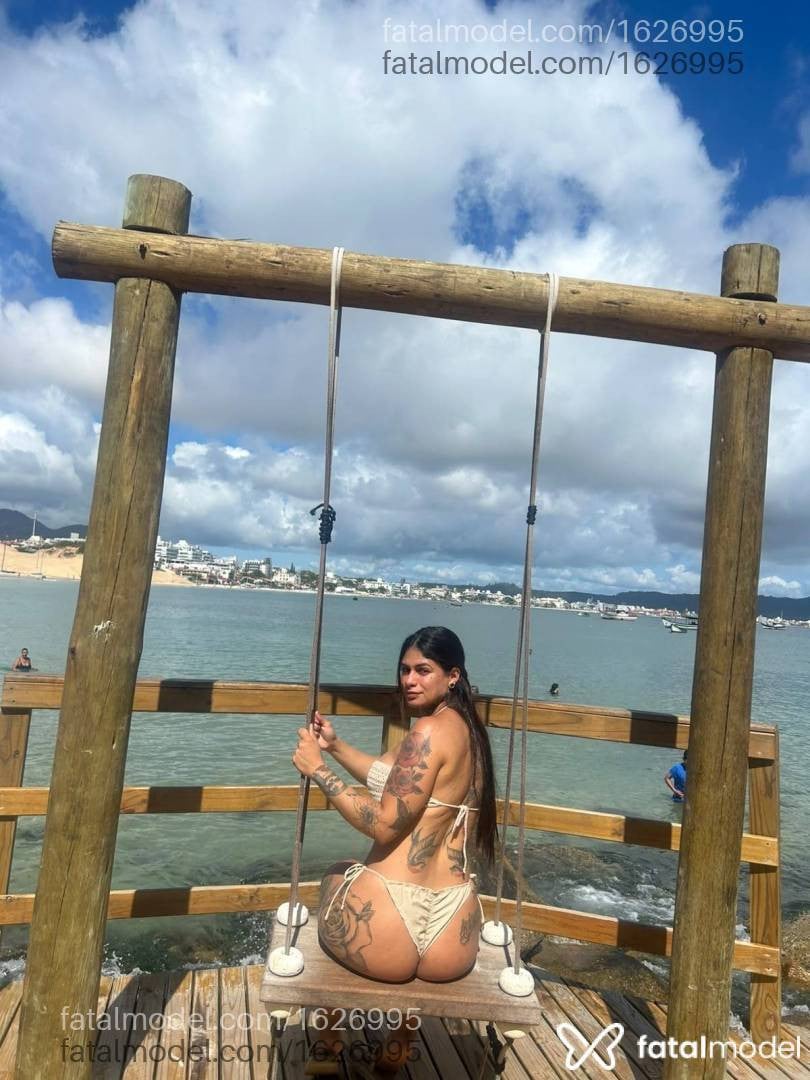 Acompanhante mulher com cabelo castanho de olhos castanhos - Maia Brito
