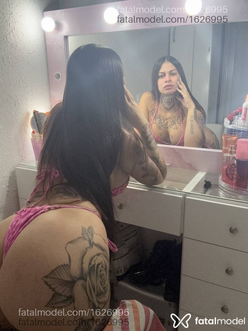 Acompanhante mulher com cabelo castanho de olhos castanhos - Maia Brito