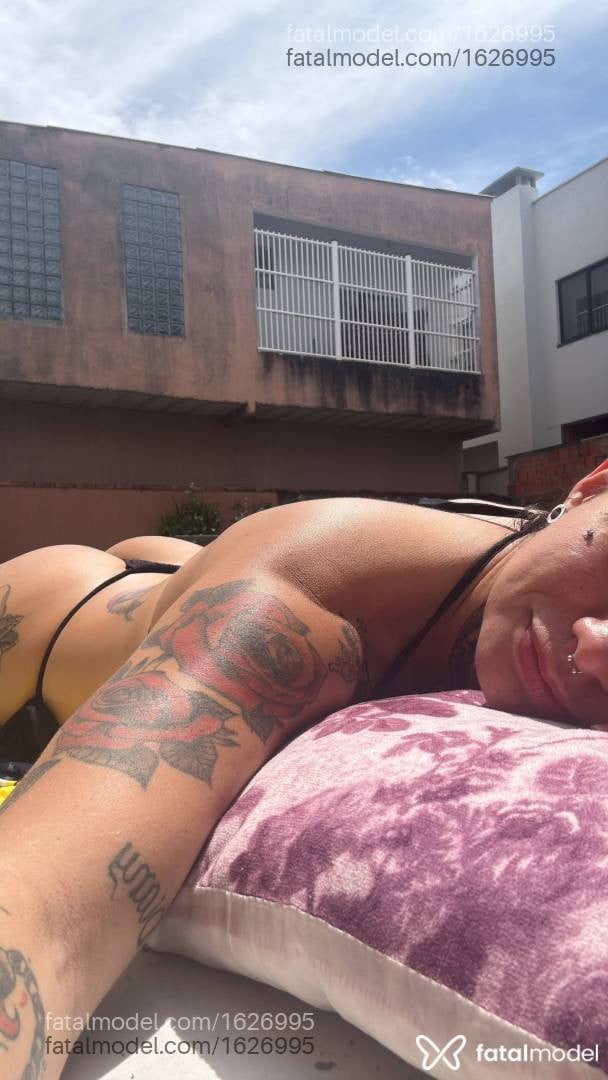 Acompanhante mulher com cabelo castanho de olhos castanhos - Maia Brito